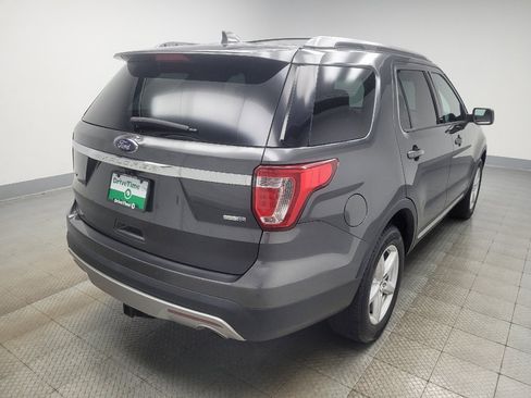 Used 2017 Ford Explorer XLT w/ Equipment Group 201A AWD/4WD image 9