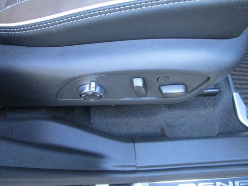 New 2026 GMC Acadia Denali Ultimate w/ LPO, All-Weather Package image 32