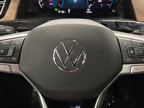 Used 2025 Volkswagen Atlas SE image 14