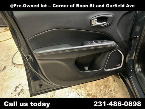 Used 2017 Jeep Compass Limited w/ Navigation Group AWD/4WD image 15