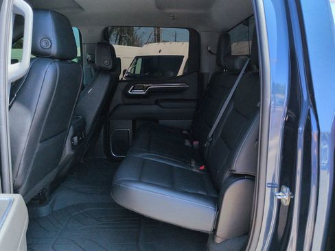 Used 2022 Chevrolet Silverado 1500 LT AWD/4WD image 14