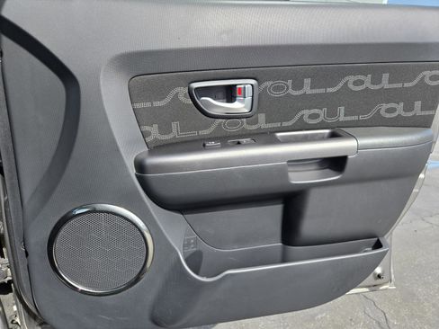 Used 2013 Kia Soul + image 30