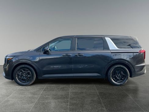 Used 2025 Kia Carnival image 4