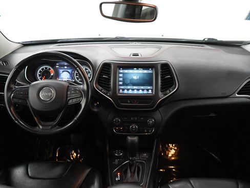 Used 2020 Jeep Cherokee Trailhawk w/ Cold Weather Group AWD/4WD image 13