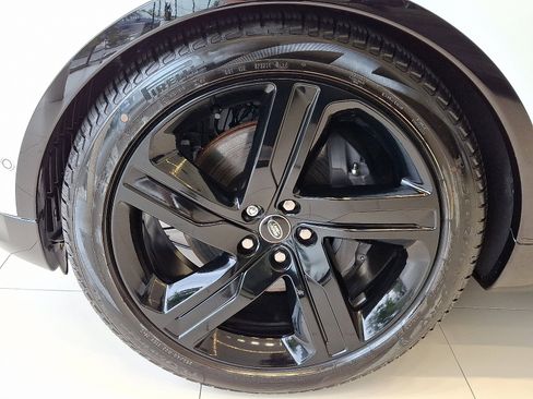 New 2025 Land Rover Discovery Dynamic SE image 6