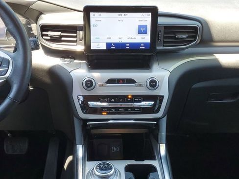 Used 2023 Ford Explorer XLT w/ Equipment Group 202A AWD/4WD image 33