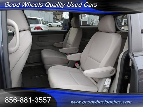 Used 2015 Kia Sedona LX image 13
