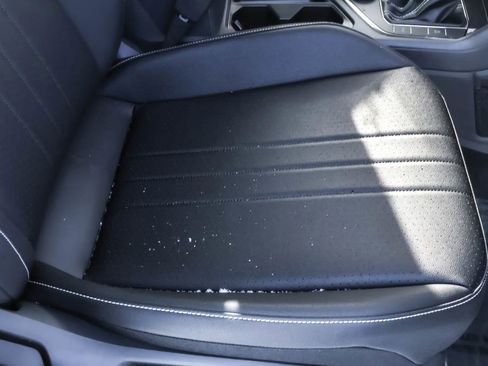 Used 2023 Volkswagen Tiguan SE R-Line image 37