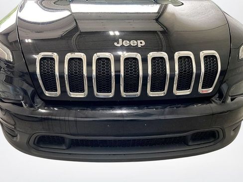 Used 2018 Jeep Cherokee Sport w/ Cold Weather Group AWD/4WD image 32