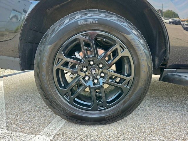Used 2025 Ford Expedition Active AWD/4WD image 35