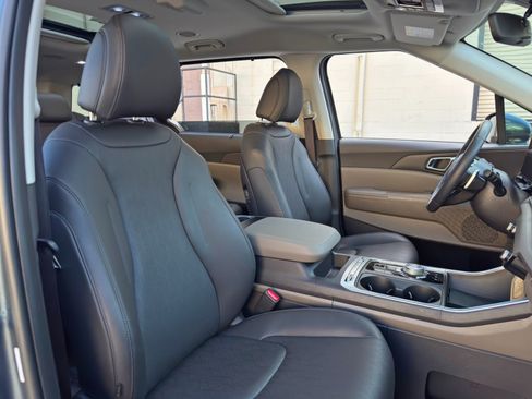 Used 2025 Kia Carnival SX FWD image 46