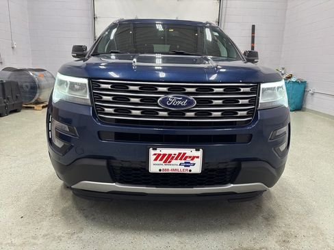 Used 2017 Ford Explorer XLT w/ Equipment Group 202A image 7