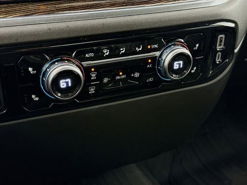 Used 2024 GMC Sierra 3500 SLE image 16