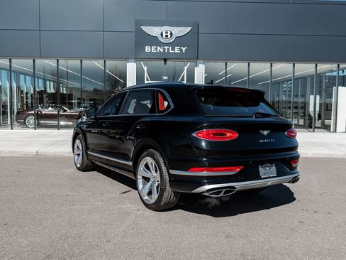 Certified 2024 Bentley Bentayga Extended Wheelbase AWD/4WD image 8