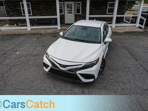Used 2023 Toyota Camry SE image 3