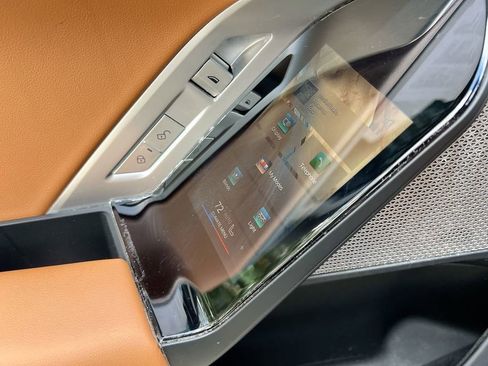 Used 2025 BMW 740i w/ Premium Package image 21