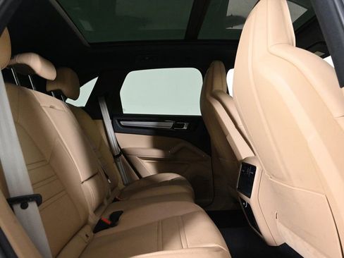 Used 2023 Porsche Cayenne Platinum Edition image 20