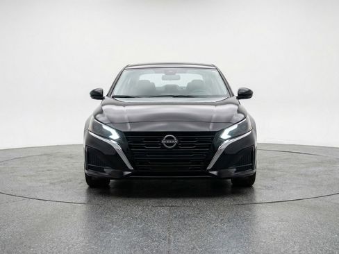 Used 2025 Nissan Altima 2.5 SV image 2