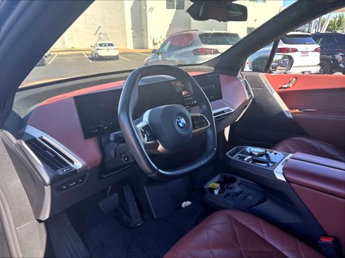 Used 2024 BMW iX xDrive50 w/ Sport Package AWD/4WD image 17