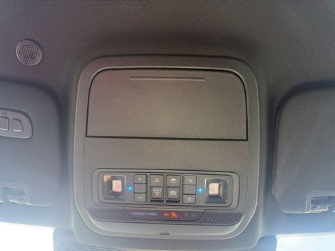 Used 2022 Ford Explorer Platinum w/ Equipment Group 601A AWD/4WD image 22