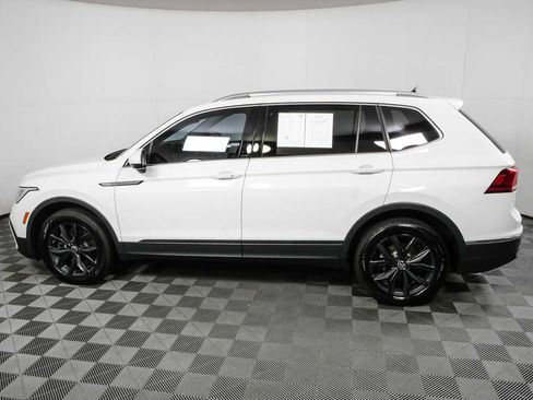 Certified 2024 Volkswagen Tiguan SE FWD image 31