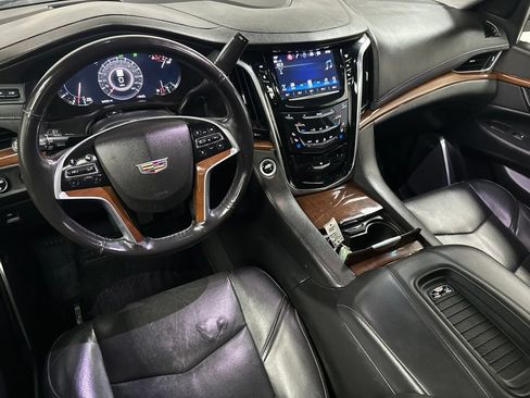 Used 2019 Cadillac Escalade ESV Premium Luxury AWD/4WD image 12