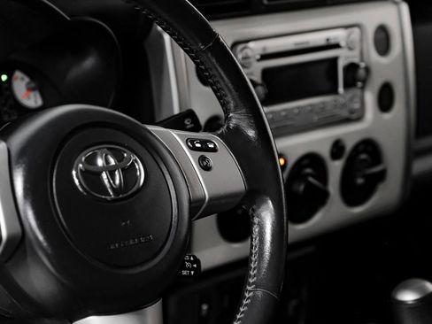 Used 2014 Toyota FJ Cruiser 4WD w/ Upgrade Package image 23