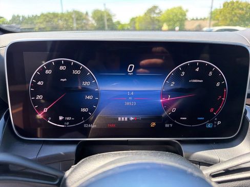 Used 2024 Mercedes-Benz GLC 300 4MATIC image 13