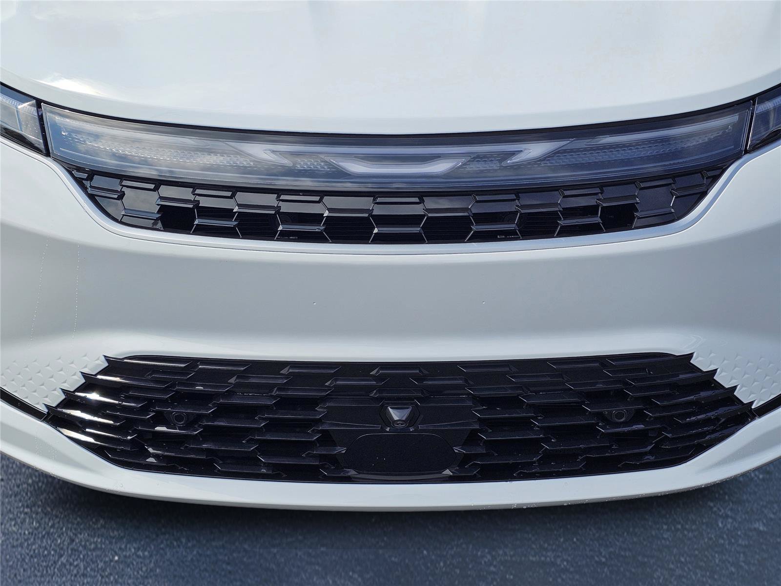 New 2027 Chrysler Pacifica Select FWD image 3