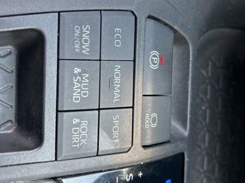 Used 2019 Toyota RAV4 LE AWD/4WD image 27