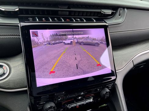 Certified 2025 Jeep Grand Cherokee Limited image 28