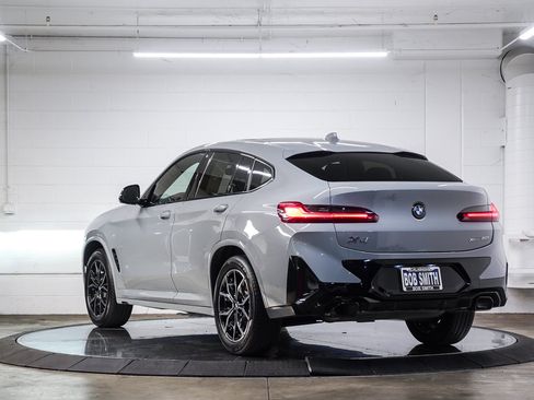 Used 2023 BMW X4 xDrive30i w/ M Sport Package AWD/4WD image 4