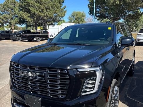 Used 2025 GMC Yukon Denali Ultimate AWD/4WD image 1