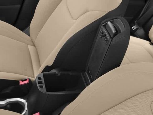 Used 2017 Jeep Renegade Sport w/ Power & Air Group image 18