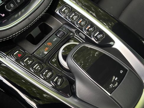 Used 2021 Aston Martin DBX AWD/4WD image 58