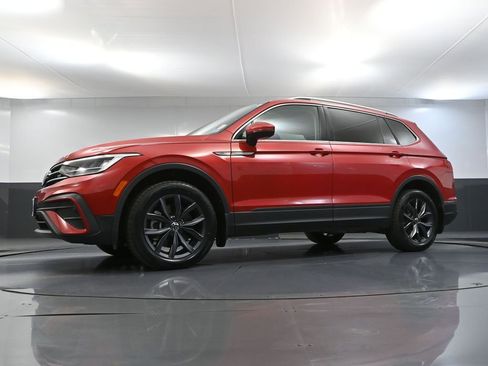 Used 2023 Volkswagen Tiguan SE AWD/4WD image 52