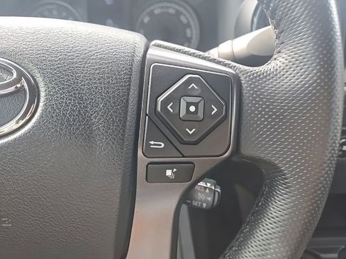 Used 2017 Toyota Tacoma TRD Sport w/ Tow Package (A/T) AWD/4WD image 18