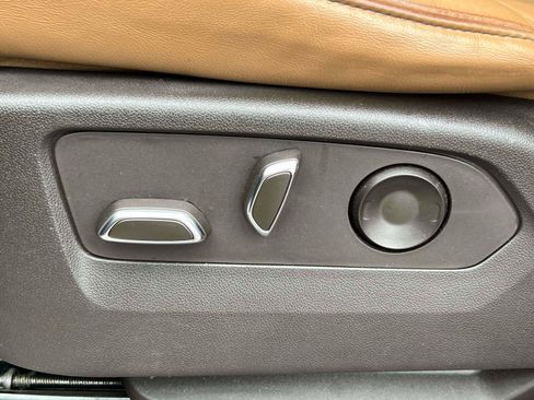 Certified 2022 Cadillac Escalade Premium Luxury image 11