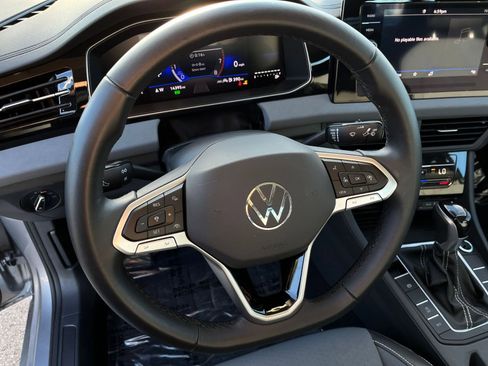 Used 2025 Volkswagen Jetta SE image 28