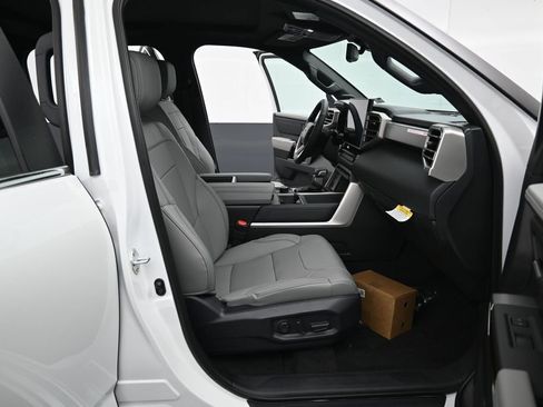 New 2026 Toyota Tundra Limited AWD/4WD image 14