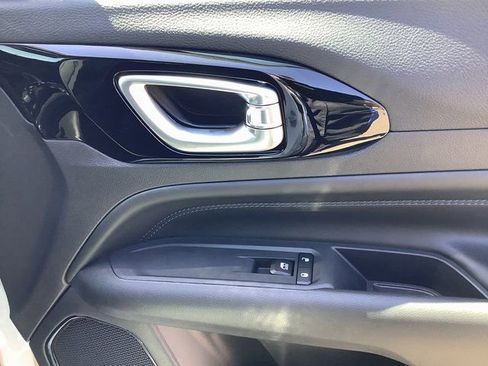 New 2025 Jeep Compass Latitude w/ Sun & Sound Group image 39