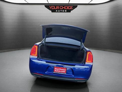 Used 2018 Chrysler 300 Limited image 9