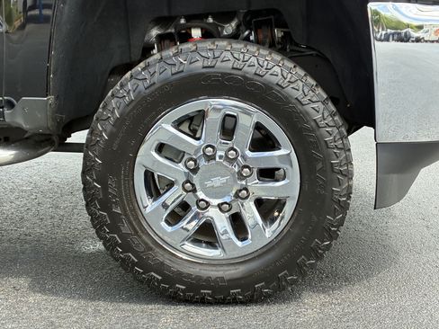Used 2015 Chevrolet Silverado 2500 LTZ AWD/4WD image 6