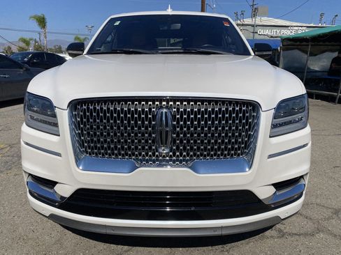 Used 2018 Lincoln Navigator L Reserve w/ Technology Package AWD/4WD image 3