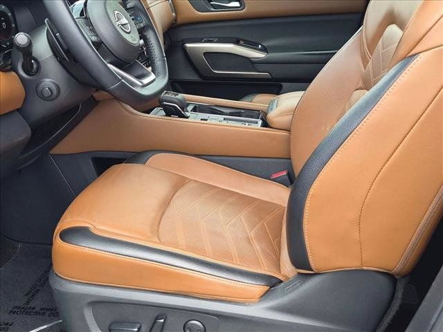 Used 2024 Nissan Pathfinder Platinum FWD image 15