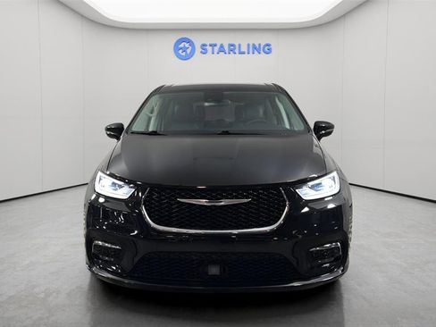 Used 2024 Chrysler Pacifica Touring-L image 15
