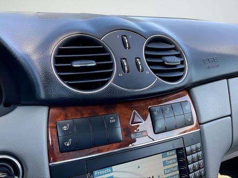 Used 2009 Mercedes-Benz CLK 550 Cabriolet image 18