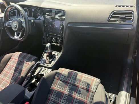 Used 2018 Volkswagen GTI SE FWD image 29