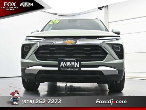 Used 2025 Chevrolet TrailBlazer LT w/ LT Cold Weather Package AWD/4WD image 19