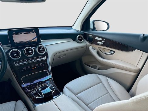 Used 2018 Mercedes-Benz GLC 300 4MATIC w/ Multimedia Package image 26